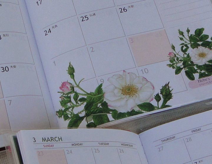 薔薇の雑貨＞2014年版 ダイアリー＞ Ａ５とＡ６の２サイズの美しい薔薇で彩られた見やすい見開き１ヶ月のスケジュール帳＞スケジュール帳には欠かせない六曜と祝日も記されています。